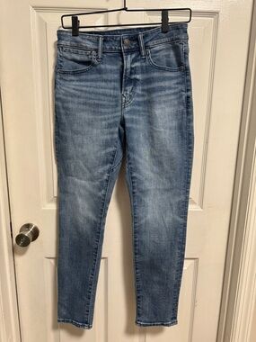 American Eagle Outfitters Skinny Jeans in Medium Blue Wash